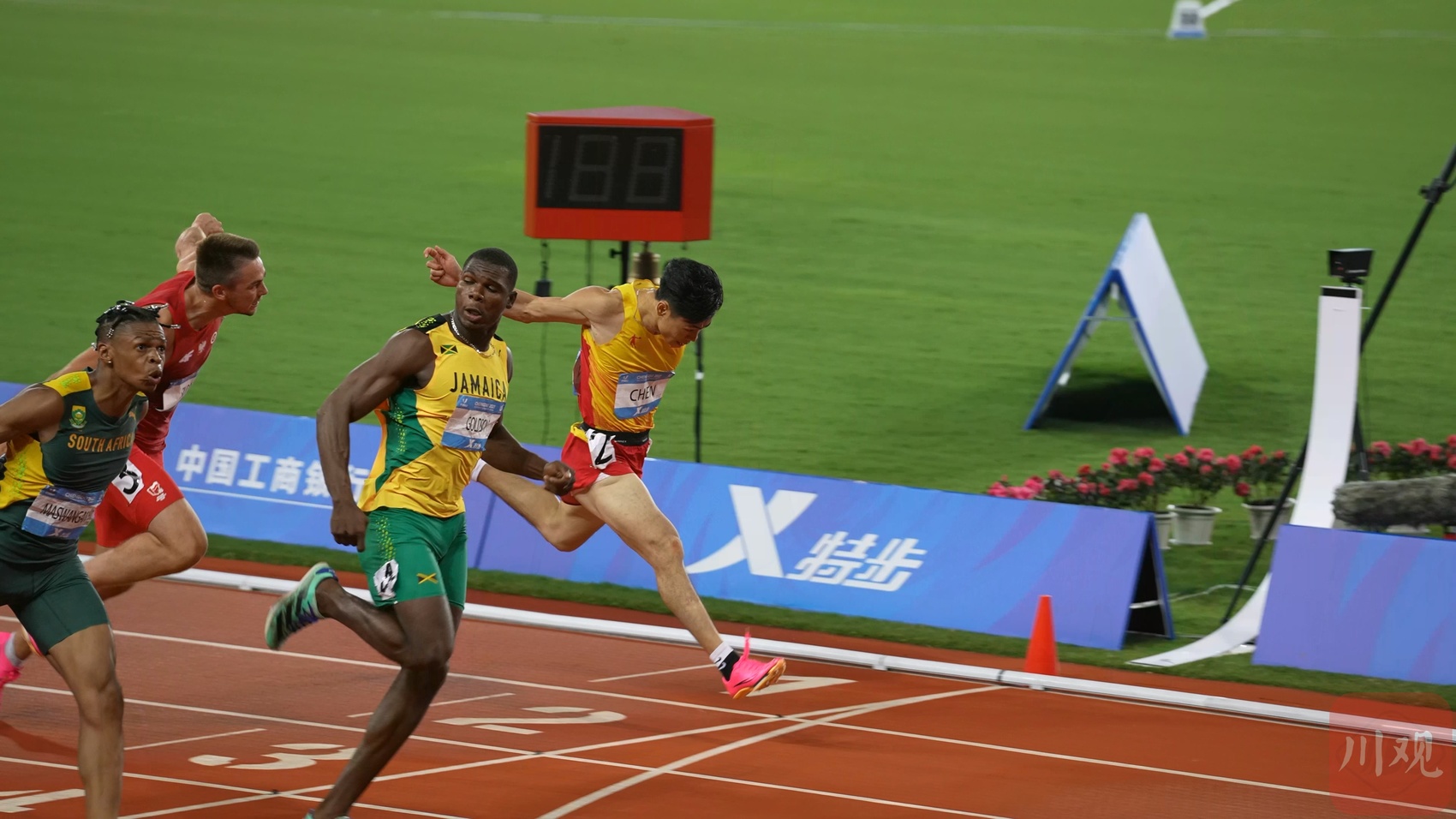 九游娱乐官方网站-恒心不懈！选手奋力冲刺的简单介绍