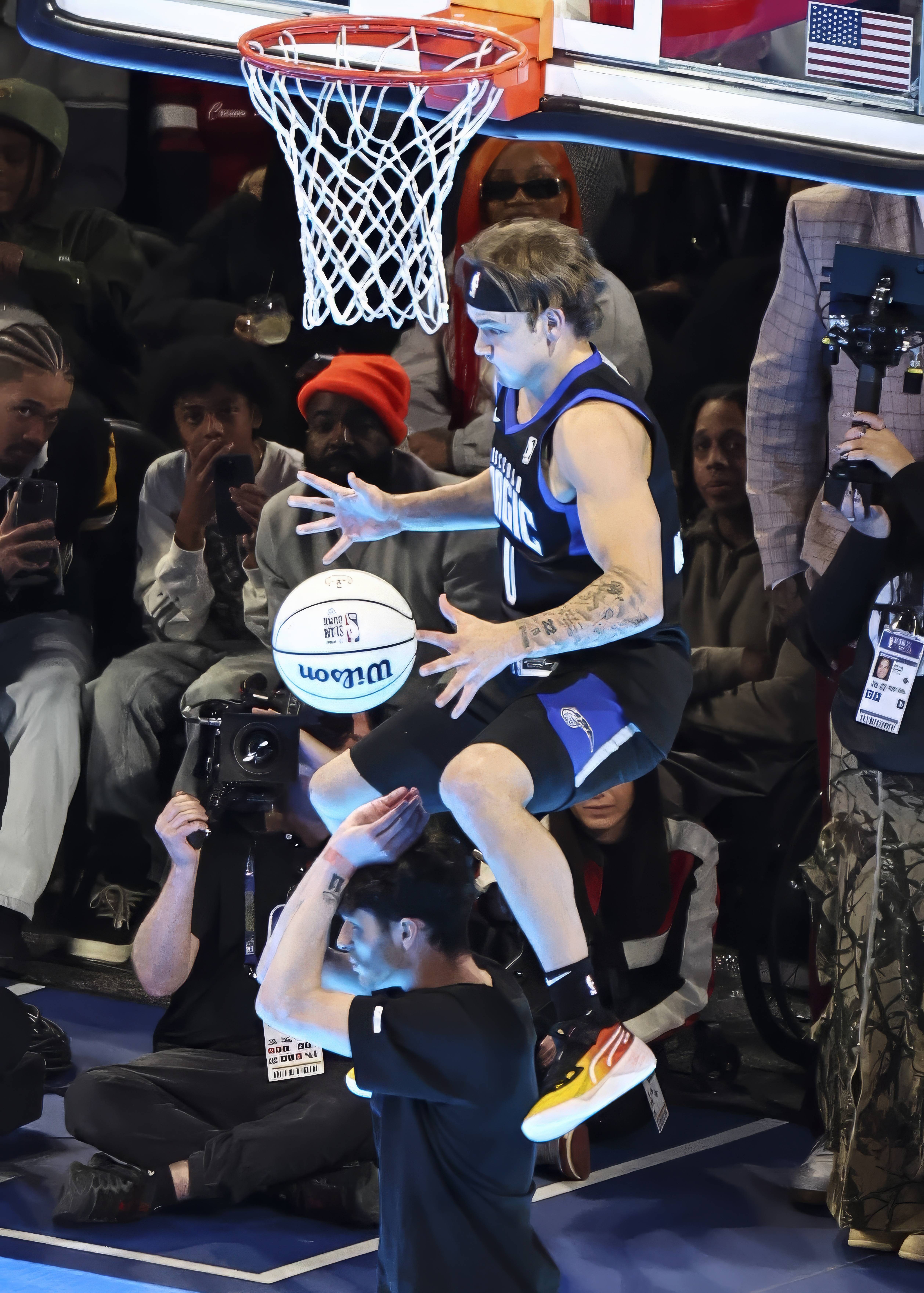 九游娱乐-篮球明星在社交媒体上晒日常，引发粉丝热议