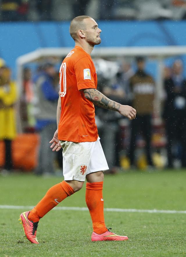 荷兰队惨遭逆转，小组榜首失守
