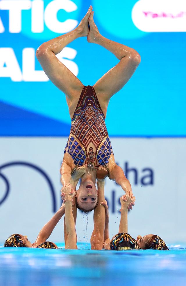 九游游戏-游泳比赛中一位新秀闯入前三