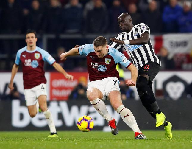 九游体育直播-狼队主场不敌阿斯顿维拉，保级形势仍堪忧的简单介绍