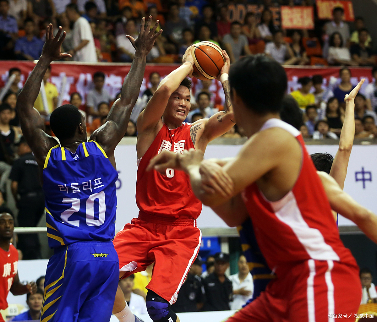 九游体育APP下载-中国篮球联赛中各队实力不平衡，比赛结果难测