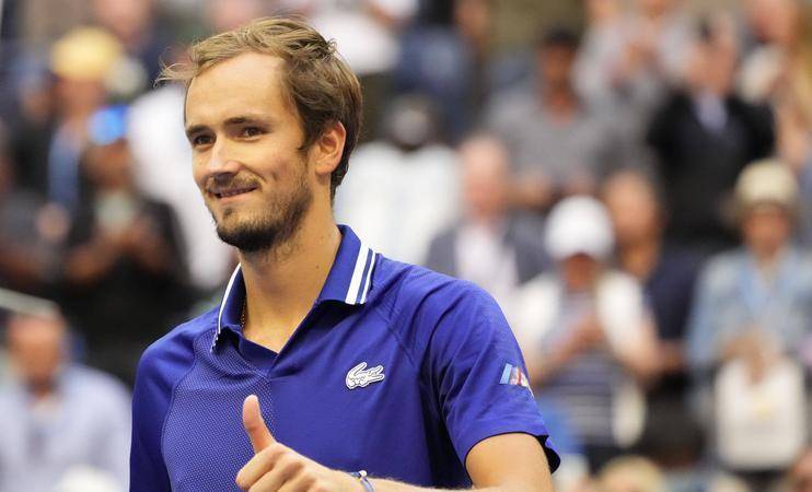 九游官网-包含温网碾压戴维斯杯，梅德韦杰夫高光表现的词条