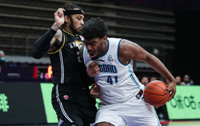 九游娱乐app下载-青岛队险胜步行者，郭艾伦统治全场