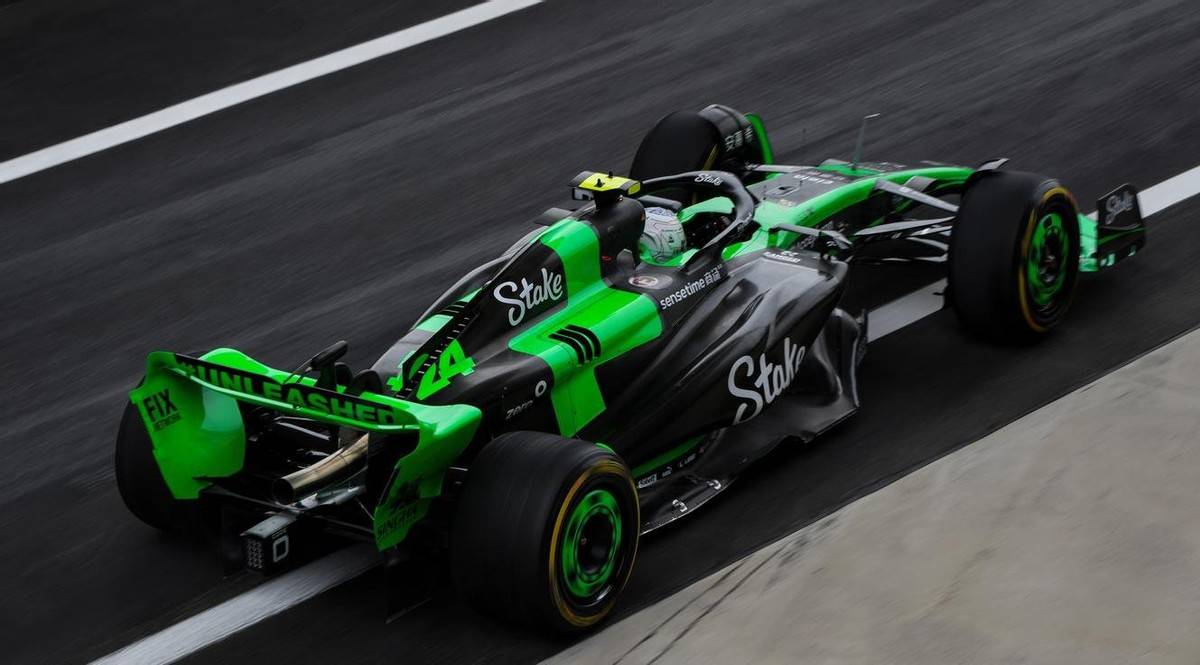 阿斯顿马丁轻取红牛二队，周冠宇高光表现的简单介绍