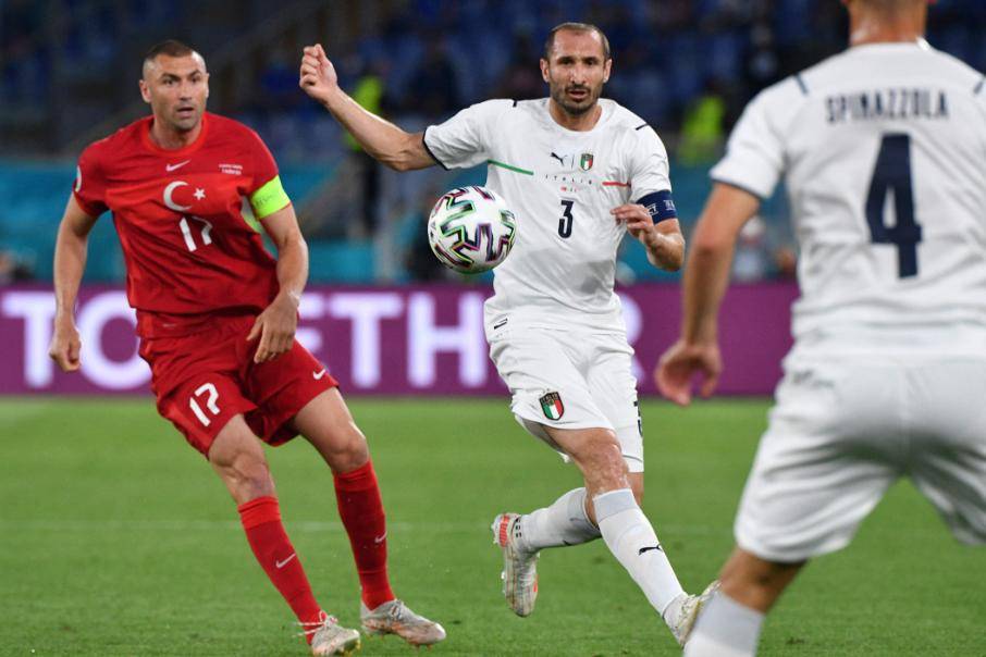 九游娱乐入口-拜仁轻取巴萨，奥亚尔萨瓦尔刷新纪录的简单介绍